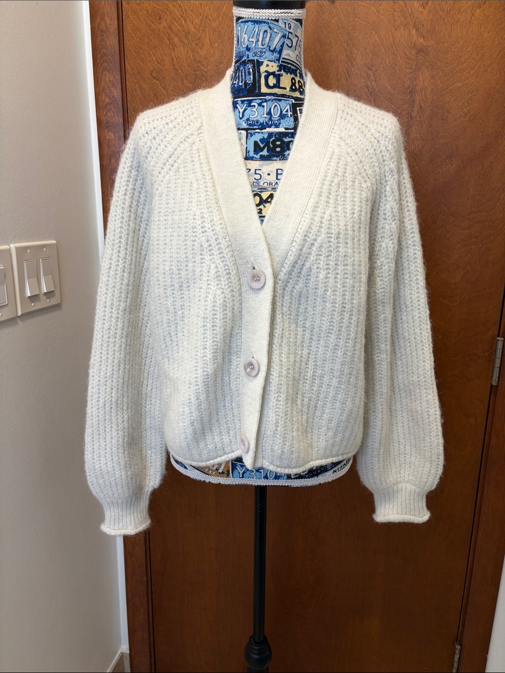 Zara V-Neck Button-Front Knit Cardigan size small